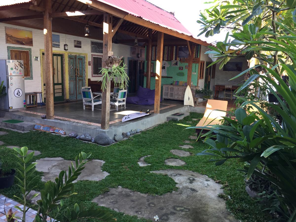 Medewi Secret SurfCamp Hotel Pulukan Exterior foto